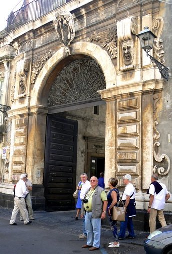 (27) Museo dei Benedettini - Ingresso principale - l'esterno